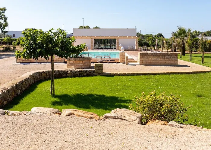 לינה וארוחת בוקר Stella Marina 4*