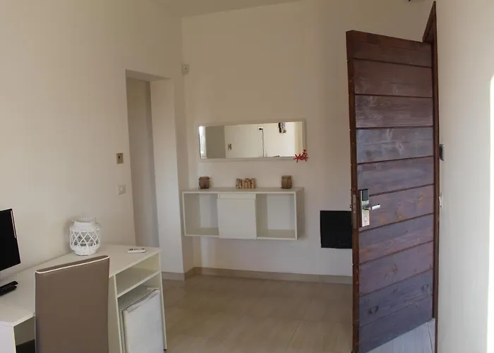 לינה וארוחת בוקר Stella Marina 4*